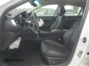 ✅ 2025 Genesis G70 2.5T • VIN: KMTG34SC4SU148511 • Lot: 65563815. Wystawiony na Copart z przebiegiem 22 720 mil. Bezpłatny archiwum sprzedaży aukcyjnych z USA i szczegółowy raport historii pojazdu na DreamBid. Zdjęcie 7.