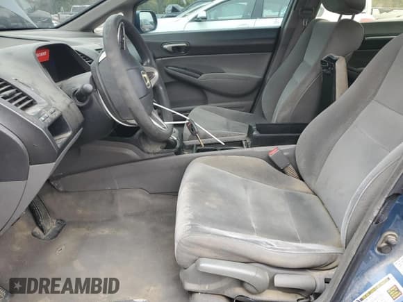 ✅ 2010 Honda Civic LX • VIN: 19XFA1F53AE057527 • Lot: 82725715. Wystawiony na Copart z przebiegiem 159 517 mil. Bezpłatny archiwum sprzedaży aukcyjnych z USA i szczegółowy raport historii pojazdu na DreamBid. Zdjęcie 7.