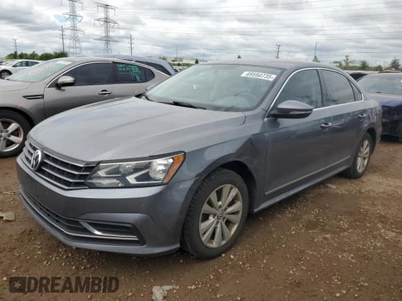 ✅ 2017 Volkswagen Passat S • VIN: 1VWAT7A38HC033333 • Лот: 69594735. Опубликован ранее на Copart с пробегом 105 235 миль. Бесплатный доступ к архиву аукционных продаж из США и подробный отчёт об истории автомобиля на DreamBid. Изображение 1.