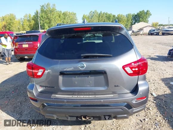 ✅ 2020 Nissan Pathfinder SL • VIN: 5N1DR2CN5LC645476 • Lot: 43225112. Wystawiony na IAAI z przebiegiem 109 708 mil. Bezpłatny archiwum sprzedaży aukcyjnych z USA i szczegółowy raport historii pojazdu na DreamBid. Zdjęcie 17.