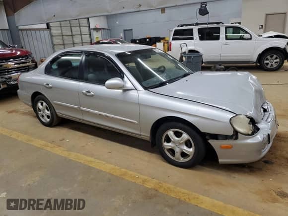 2000 Hyundai Sonata GL with VIN KMHWF25S2YA301983, listed as a Copart auction lot 86840554 with 104,780 mi miles and Salvage title. Bid and sale history available at DreamBid. Image 4.