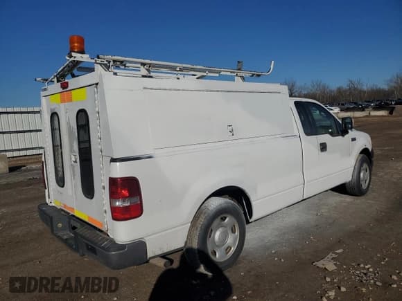 ✅ 2008 Ford F-150 XL • VIN: 1FTRF122X8KD97243 • Lot: 43697225. Wystawiony na Copart z przebiegiem 169 187 mil. Bezpłatny archiwum sprzedaży aukcyjnych z USA i szczegółowy raport historii pojazdu na DreamBid. Zdjęcie 3.