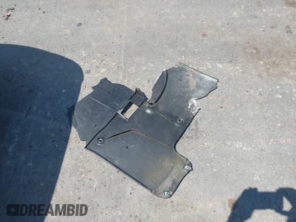 ✅ 2024 Volkswagen Atlas SE • VIN: 1V2HE2CA7RC249877 • Lot: 42614219. Wystawiony na IAAI z przebiegiem 7 108 mil. Bezpłatny archiwum sprzedaży aukcyjnych z USA i szczegółowy raport historii pojazdu na DreamBid. Zdjęcie 12.