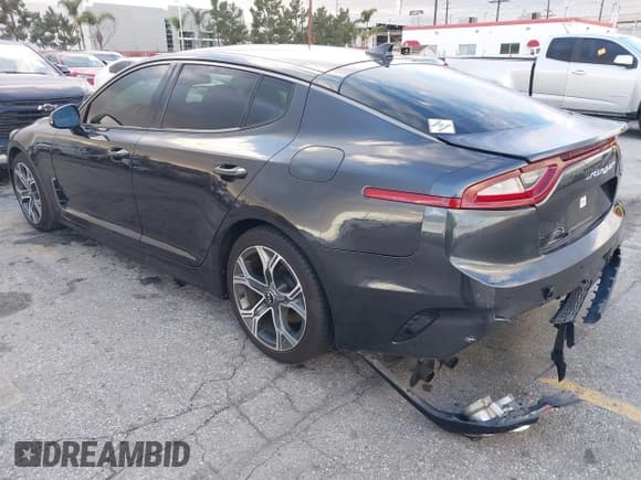 ✅ 2020 Kia Stinger GT-Line • VIN: KNAE15LA1L6086826 • Lot: 41599914. Wystawiony na IAAI z przebiegiem 133 493 mil. Bezpłatny archiwum sprzedaży aukcyjnych z USA i szczegółowy raport historii pojazdu na DreamBid. Zdjęcie 3.