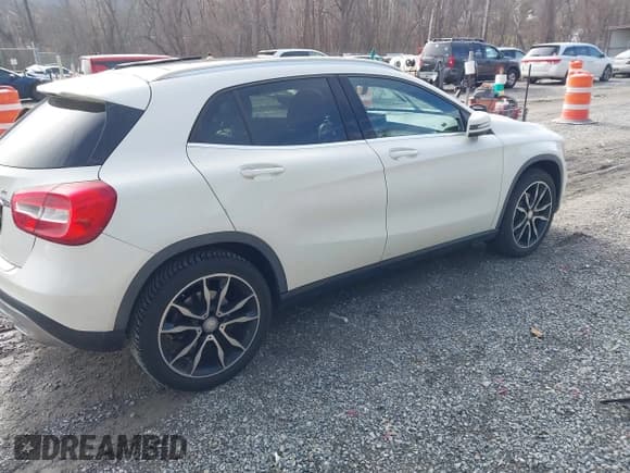 ✅ 2015 Mercedes-Benz GLA 250 • VIN: WDCTG4GBXFJ106671 • Lot: 43816118. Listed on IAAI with 116,659 mi. Free auction sales archive from the USA and detailed vehicle history report at DreamBid. Image 4.