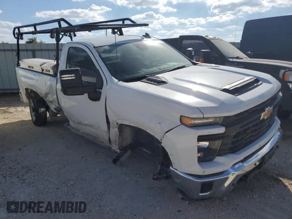 ✅ 2024 Chevrolet Silverado 2500HD Work Truck • VIN: 1GC0WLE79RF394369 • Лот: 76630484. Опубликован ранее на Copart с пробегом Не указан. Бесплатный доступ к архиву аукционных продаж из США и подробный отчёт об истории автомобиля на DreamBid. Изображение 4.