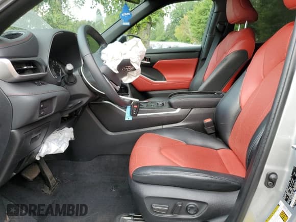 ✅ 2022 Toyota Highlander XSE • VIN: 5TDLZRBH2NS173095 • Lot: 70423385. Listed on Copart with 24,099 mi. Free auction sales archive from the USA and detailed vehicle history report at DreamBid. Image 7.