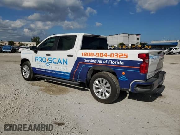 ✅ 2024 Chevrolet Silverado 1500 Custom • VIN: 1GCPABEK5RZ167674 • Lot: 65393665. Wystawiony na Copart z przebiegiem 6 556 mil. Bezpłatny archiwum sprzedaży aukcyjnych z USA i szczegółowy raport historii pojazdu na DreamBid. Zdjęcie 2.