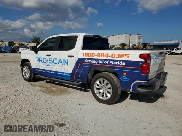 ✅ 2024 Chevrolet Silverado 1500 Custom • VIN: 1GCPABEK5RZ167674 • Лот: 65393665. Опубликован ранее на Copart с пробегом 6 556 миль. Бесплатный доступ к архиву аукционных продаж из США и подробный отчёт об истории автомобиля на DreamBid. Изображение 2.