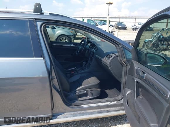✅ 2017 Volkswagen Golf S • VIN: 3VWH17AU0HM507206 • Lot: 43237422. Listed on IAAI with 128,999 mi. Free auction sales archive from the USA and detailed vehicle history report at DreamBid. Image 5.