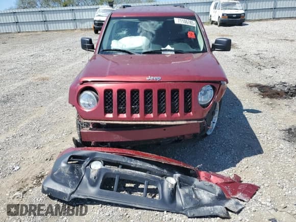 ✅ 2015 Jeep Patriot Latitude • VIN: 1C4NJPFB2FD240558 • Lot: 71106785. Wystawiony na Copart z przebiegiem Nie podano. Bezpłatny archiwum sprzedaży aukcyjnych z USA i szczegółowy raport historii pojazdu na DreamBid. Zdjęcie 5.