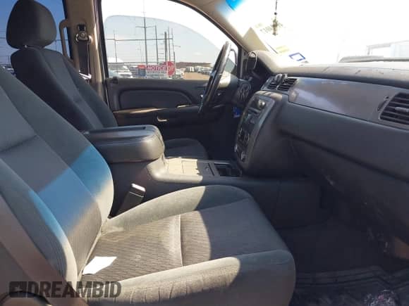 2008 GMC Sierra 1500 Work Truck with VIN 2GTEK133681250886, listed as a IAAI auction lot 41404017 with 221,465 mi miles and . Bid and sale history available at DreamBid. Image 5.