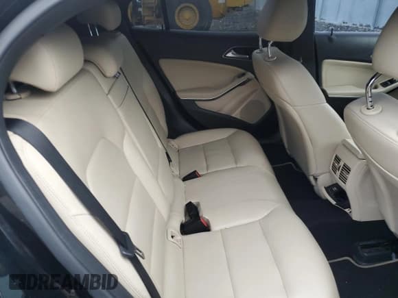 ✅ 2016 Mercedes-Benz GLA 250 • VIN: WDCTG4EB9GJ215840 • Lot: 92292635. Wystawiony na Copart z przebiegiem 90 567 mil. Bezpłatny archiwum sprzedaży aukcyjnych z USA i szczegółowy raport historii pojazdu na DreamBid. Zdjęcie 11.