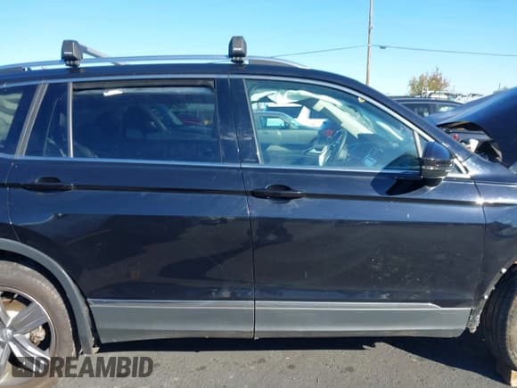 ✅ 2021 Volkswagen Tiguan SE • VIN: 3VV2B7AX1MM075768 • Lot: 43486395. Wystawiony na IAAI z przebiegiem 49 298 mil. Bezpłatny archiwum sprzedaży aukcyjnych z USA i szczegółowy raport historii pojazdu na DreamBid. Zdjęcie 13.