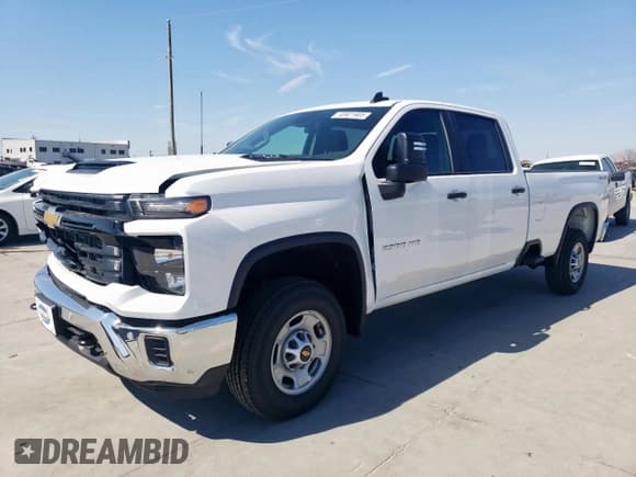✅ 2025 Chevrolet Silverado 2500HD • VIN: 1GC1KLE71SF147708 • Lot: 46921905. Wystawiony na Copart z przebiegiem 1 443 mil. Bezpłatny archiwum sprzedaży aukcyjnych z USA i szczegółowy raport historii pojazdu na DreamBid. Zdjęcie 1.
