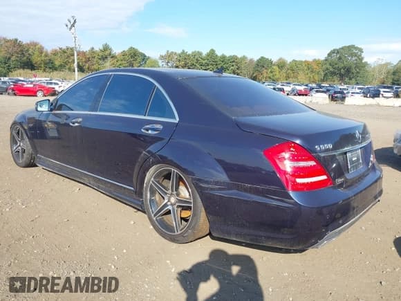 ✅ 2011 Mercedes-Benz S 550 • VIN: WDDNG8GB6BA409159 • Лот: 40561764. Опубликован ранее на IAAI с пробегом 195 628 миль. Бесплатный доступ к архиву аукционных продаж из США и подробный отчёт об истории автомобиля на DreamBid. Изображение 3.