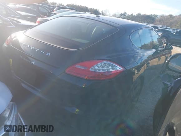 ✅ 2013 Porsche Panamera S • VIN: WP0AB2A71DL060721 • Lot: 41457545. Wystawiony na IAAI z przebiegiem 108 938 mil. Bezpłatny archiwum sprzedaży aukcyjnych z USA i szczegółowy raport historii pojazdu na DreamBid. Zdjęcie 4.