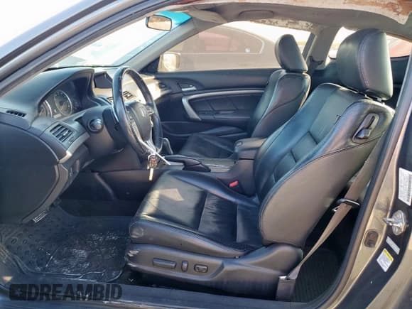 ✅ 2011 Honda Accord EX-L • VIN: 1HGCS2B86BA005191 • Lot: 92972515. Wystawiony na Copart z przebiegiem 120 394 mil. Bezpłatny archiwum sprzedaży aukcyjnych z USA i szczegółowy raport historii pojazdu na DreamBid. Zdjęcie 7.