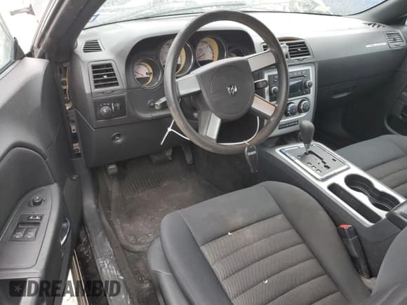 ✅ 2010 Dodge Challenger SE • VIN: 2B3CJ4DV6AH208745 • Lot: 89156065. Wystawiony na Copart z przebiegiem 200 603 mil. Bezpłatny archiwum sprzedaży aukcyjnych z USA i szczegółowy raport historii pojazdu na DreamBid. Zdjęcie 8.