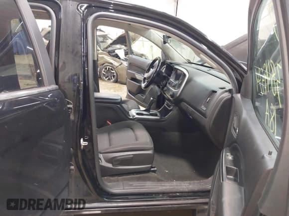 ✅ 2018 Chevrolet Colorado 4WD LT • VIN: 1GCGTCEN5J1323256 • Lot: 43849534. Wystawiony na IAAI z przebiegiem 89 986 mil. Bezpłatny archiwum sprzedaży aukcyjnych z USA i szczegółowy raport historii pojazdu na DreamBid. Zdjęcie 5.