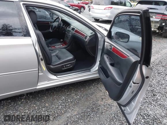 ✅ 2005 Lexus ES 350 • VIN: JTHBA30G555121314 • Lot: 43644965. Listed on IAAI with 151,966 mi. Free auction sales archive from the USA and detailed vehicle history report at DreamBid. Image 5.