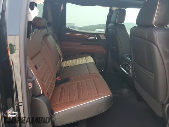 ✅ 2023 GMC Sierra 1500 Denali Ultimate • VIN: 1GTUUHEL6PZ272761 • Лот: 71745145. Опубликован ранее на Copart с пробегом 18 175 миль. Бесплатный доступ к архиву аукционных продаж из США и подробный отчёт об истории автомобиля на DreamBid. Изображение 10.