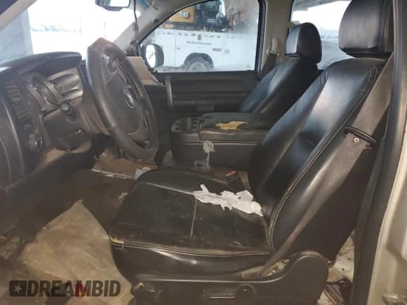 ✅ 2008 GMC Sierra 2500HD Work Truck • VIN: 1GTHC23KX8F125602 • Lot: 54636834. Wystawiony na Copart z przebiegiem Nie podano. Bezpłatny archiwum sprzedaży aukcyjnych z USA i szczegółowy raport historii pojazdu na DreamBid. Zdjęcie 7.