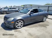 ✅ 2013 Mercedes-Benz C 250 • VIN: WDDGJ4HB2DF994782 • Lot: 57336875. Wystawiony na Copart z przebiegiem 113 762 mil. Bezpłatny archiwum sprzedaży aukcyjnych z USA i szczegółowy raport historii pojazdu na DreamBid. Zdjęcie 1.