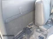 ✅ 2006 Chevrolet Silverado 1500 Work Truck • VIN: 1GCEC14V56E199860 • Lot: 43617112. Wystawiony na IAAI z przebiegiem 326 151 mil. Bezpłatny archiwum sprzedaży aukcyjnych z USA i szczegółowy raport historii pojazdu na DreamBid. Zdjęcie 8.