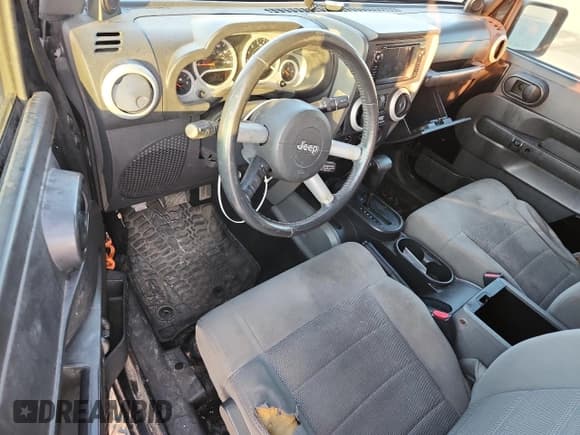 ✅ 2008 Jeep Wrangler Sahara • VIN: 1J8FA54158L589606 • Лот: 82117285. Опубликован ранее на Copart с пробегом 143 741 миль. Бесплатный доступ к архиву аукционных продаж из США и подробный отчёт об истории автомобиля на DreamBid. Изображение 8.