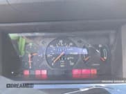 ✅ 1989 Volvo 240 DL • VIN: YV1AX8852K1834731 • Lot: 42278781. Wystawiony na IAAI z przebiegiem 288 726 mil. Bezpłatny archiwum sprzedaży aukcyjnych z USA i szczegółowy raport historii pojazdu na DreamBid. Zdjęcie 7.