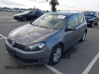 ✅ 2012 Volkswagen Golf • VIN: WVWAB7AJ0CW240259 • Lot: 43724672. Wystawiony na IAAI z przebiegiem 94 908 mil. Bezpłatny archiwum sprzedaży aukcyjnych z USA i szczegółowy raport historii pojazdu na DreamBid. Zdjęcie 2.
