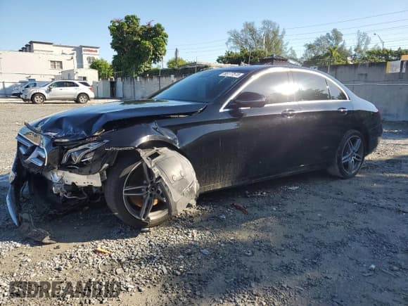 ✅ 2019 Mercedes-Benz E 300 • VIN: WDDZF4JBXKA509044 • Lot: 86177515. Wystawiony na Copart z przebiegiem 127 495 mil. Bezpłatny archiwum sprzedaży aukcyjnych z USA i szczegółowy raport historii pojazdu na DreamBid. Zdjęcie 1.