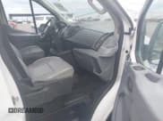 ✅ 2018 Ford Transit • VIN: 1FTYR2ZM4JKA85120 • Lot: 42190858. Wystawiony na IAAI z przebiegiem 135 740 mil. Bezpłatny archiwum sprzedaży aukcyjnych z USA i szczegółowy raport historii pojazdu na DreamBid. Zdjęcie 5.