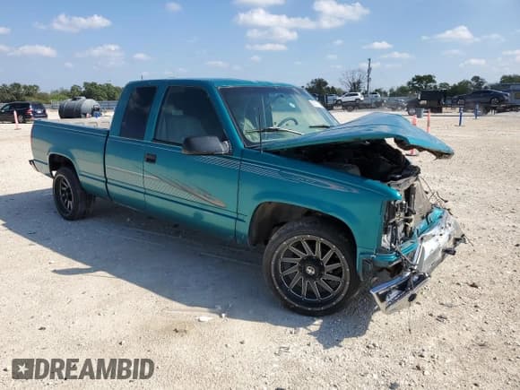 ✅ 1996 Chevrolet Silverado 1500 • VIN: 1GBEC19M1TE229338 • Lot: 85013725. Wystawiony na Copart z przebiegiem 191 985 mil. Bezpłatny archiwum sprzedaży aukcyjnych z USA i szczegółowy raport historii pojazdu na DreamBid. Zdjęcie 4.