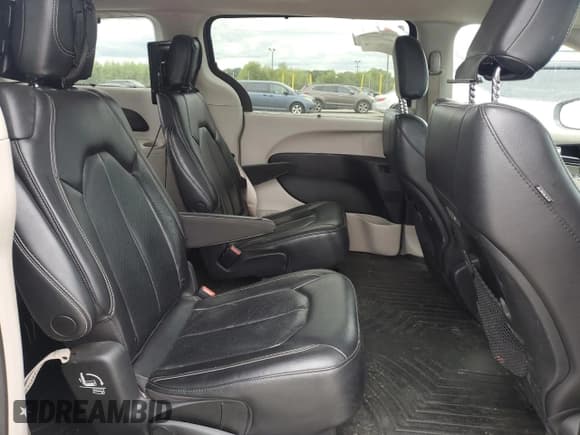 ✅ 2022 Chrysler Pacifica Touring L • VIN: 2C4RC1BG6NR170777 • Lot: 70001935. Wystawiony na Copart z przebiegiem 90 447 mil. Bezpłatny archiwum sprzedaży aukcyjnych z USA i szczegółowy raport historii pojazdu na DreamBid. Zdjęcie 11.