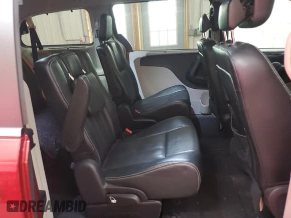 ✅ 2014 Chrysler Town & Country Touring L • VIN: 2C4RC1CG0ER461032 • Lot: 81019235. Listed on Copart with 136,384 mi. Free auction sales archive from the USA and detailed vehicle history report at DreamBid. Image 11.