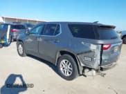 ✅ 2018 Chevrolet Traverse LS • VIN: 1GNERFKWXJJ157683 • Lot: 43383797. Wystawiony na IAAI z przebiegiem 39 491 mil. Bezpłatny archiwum sprzedaży aukcyjnych z USA i szczegółowy raport historii pojazdu na DreamBid. Zdjęcie 3.