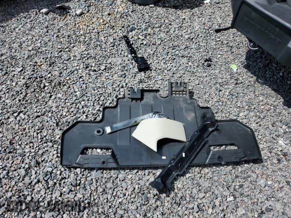 ✅ 2025 Ford Bronco Outer Banks • VIN: 1FMEE8BPXSLA68142 • Lot: 69433225. Listed on Copart with 3,053 mi. Free auction sales archive from the USA and detailed vehicle history report at DreamBid. Image 13.