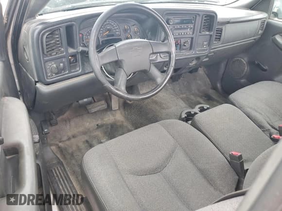 ✅ 2004 Chevrolet Silverado 2500HD Work Truck • VIN: 1GCHC24U64E355427 • Лот: 90250495. Опубликован ранее на Copart с пробегом 331 664 миль. Бесплатный доступ к архиву аукционных продаж из США и подробный отчёт об истории автомобиля на DreamBid. Изображение 8.