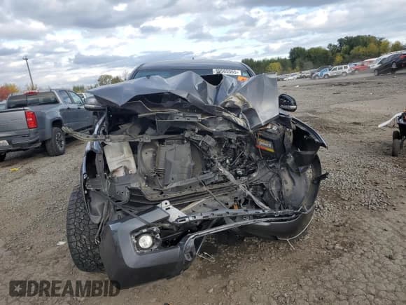 ✅ 2016 Toyota Tacoma SR5 • VIN: 3TMDZ5BNXGM003170 • Lot: 89565565. Listed on Copart with 103,525 mi. Free auction sales archive from the USA and detailed vehicle history report at DreamBid. Image 5.