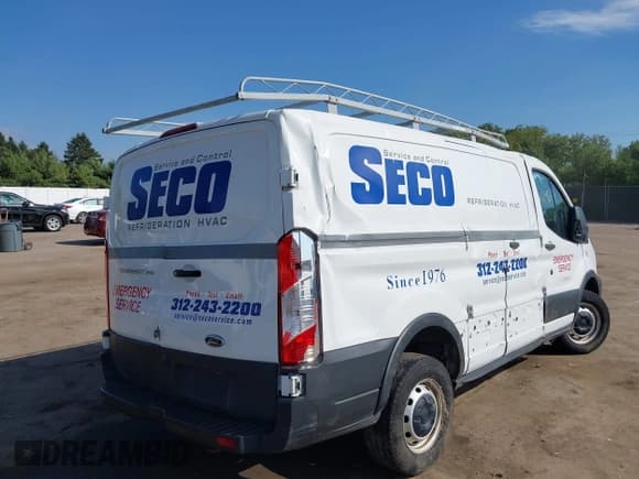 ✅ 2019 Ford Transit • VIN: 1FTYR1ZM2KKA59045 • Lot: 40299644. Wystawiony na IAAI z przebiegiem 89 518 mil. Bezpłatny archiwum sprzedaży aukcyjnych z USA i szczegółowy raport historii pojazdu na DreamBid. Zdjęcie 4.