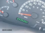 ✅ 2002 Ford F-150 XL • VIN: 1FTRF07292KB99943 • Lot: 43625255. Wystawiony na IAAI z przebiegiem 223 535 mil. Bezpłatny archiwum sprzedaży aukcyjnych z USA i szczegółowy raport historii pojazdu na DreamBid. Zdjęcie 15.