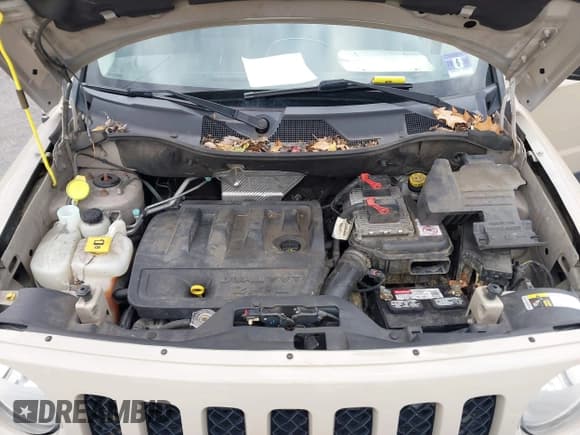 ✅ 2017 Jeep Patriot Latitude • VIN: 1C4NJRFB3HD194379 • Lot: 43698075. Listed on IAAI with 146,021 mi. Free auction sales archive from the USA and detailed vehicle history report at DreamBid. Image 10.