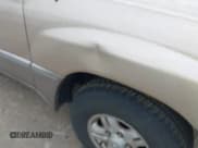 ✅ 1999 Lexus LX 470 • VIN: JT6HT00W6X0041264 • Lot: 42177546. Listed on IAAI with 272,000 mi. Free auction sales archive from the USA and detailed vehicle history report at DreamBid. Image 6.