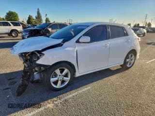 ✅ 2009 Toyota Matrix S • VIN: 2T1KE40E69C012539 • Лот: 94595975. Опубликован ранее на Copart с пробегом Не указан. Бесплатный доступ к архиву аукционных продаж из США и подробный отчёт об истории автомобиля на DreamBid. Изображение 1.