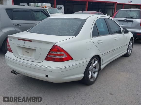 ✅ 2007 Mercedes-Benz C 230 Sport • VIN: WDBRF52H07F934221 • Lot: 42289822. Wystawiony na IAAI z przebiegiem 169 717 mil. Bezpłatny archiwum sprzedaży aukcyjnych z USA i szczegółowy raport historii pojazdu na DreamBid. Zdjęcie 4.