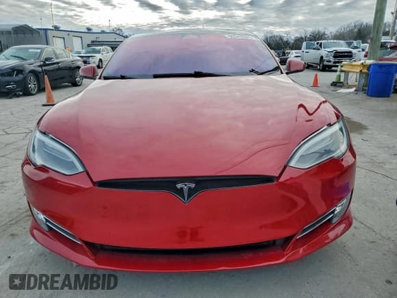 ✅ 2018 Tesla Model S 75D • VIN: 5YJSA1E40JF259792 • Lot: 95349355. Wystawiony na Copart z przebiegiem 116 966 mil. Bezpłatny archiwum sprzedaży aukcyjnych z USA i szczegółowy raport historii pojazdu na DreamBid. Zdjęcie 5.