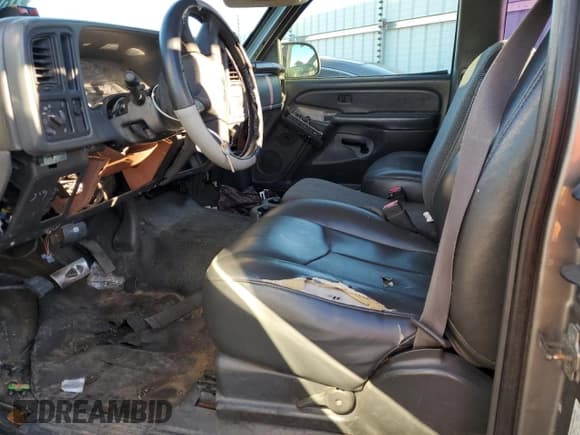 ✅ 2007 GMC Sierra 1500 • VIN: 1GTHC29D17E113884 • Lot: 40520994. Wystawiony na Copart z przebiegiem Nie podano. Bezpłatny archiwum sprzedaży aukcyjnych z USA i szczegółowy raport historii pojazdu na DreamBid. Zdjęcie 7.