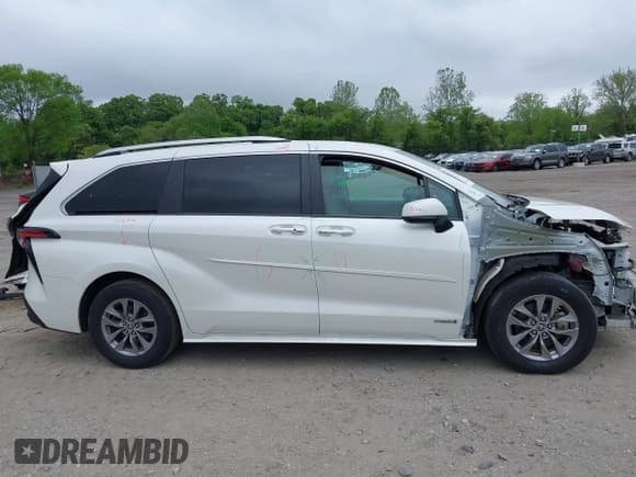 ✅ 2021 Toyota Sienna XLE • VIN: 5TDYSKFC6MS002087 • Lot: 42182937. Listed on IAAI with 63,192 mi. Free auction sales archive from the USA and detailed vehicle history report at DreamBid. Image 14.